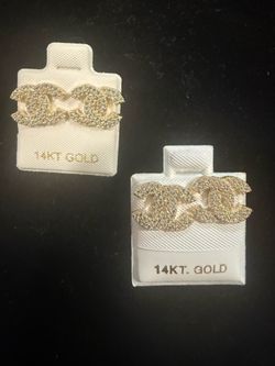 Beautiful 14karat studs earrings