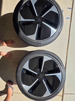 Lucid air various accessories Tires rims mats etc.