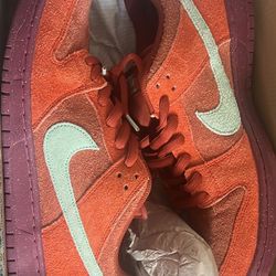 Mystic Red Dunks