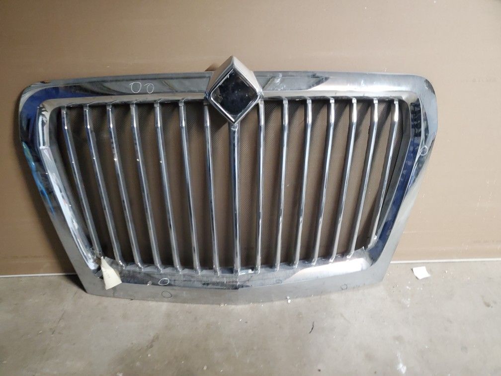 2020 International LT625 GRILL