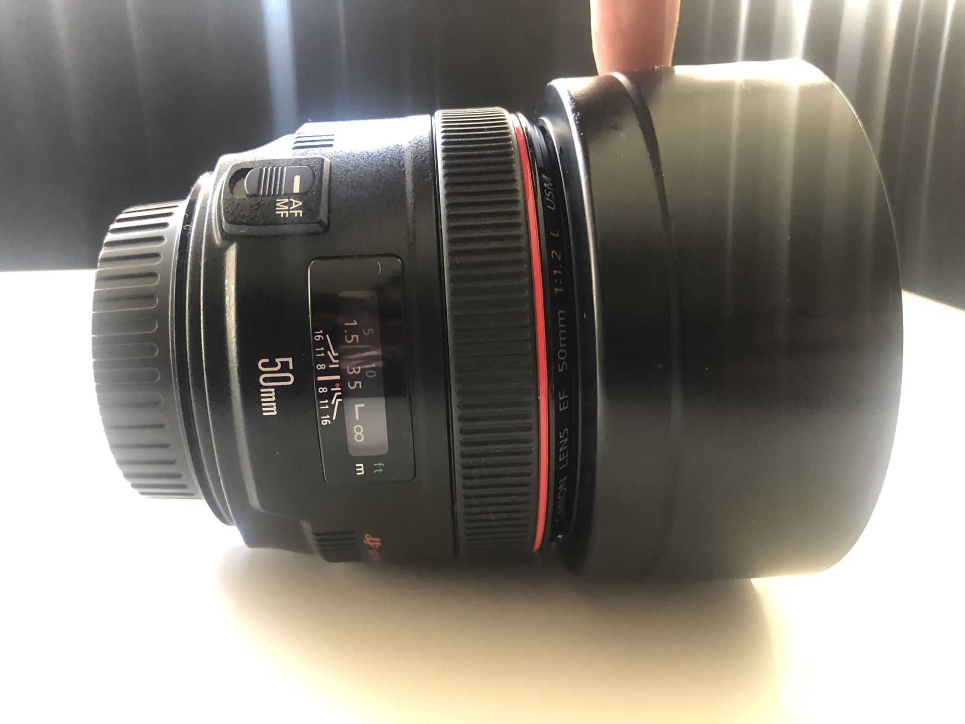 50mm 1.2 EF canon lense