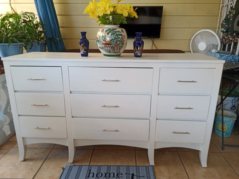 ELEGANT WOOD DRESSER