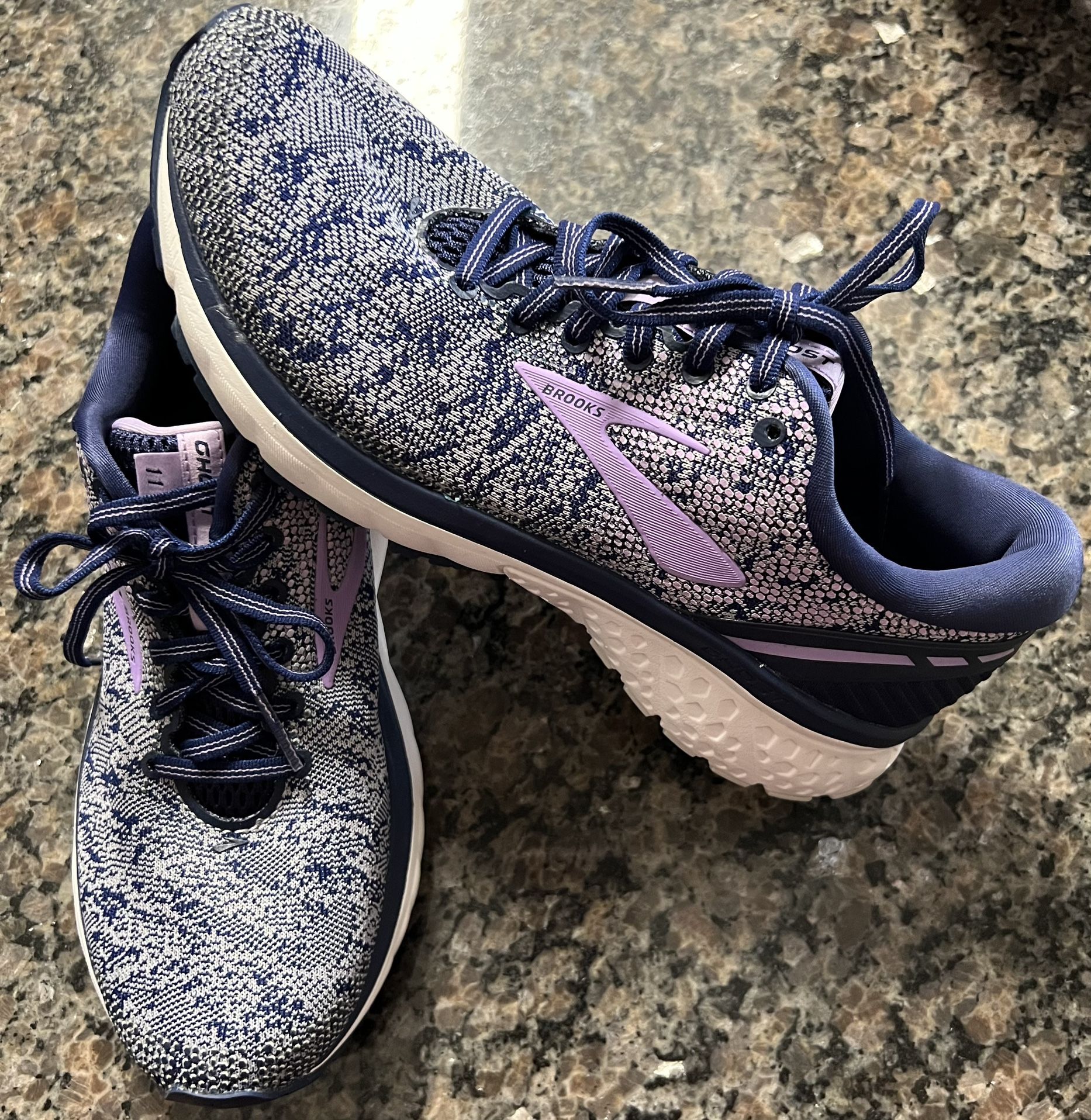 New Women's Brooks Ghost 11 Shoes Size