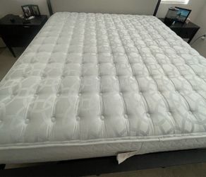 Sealy Eastern King Size Pillow Top Mattress & Mattress Top
