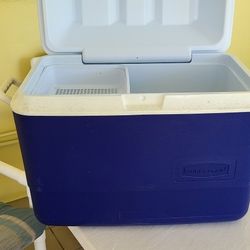 Rubbermaid Cooler