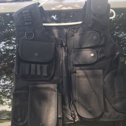 Medium To Large Tactical Vest Nice Only $25 See All Pictures