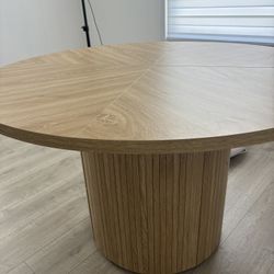 BRAND NEW DINING TABLE 