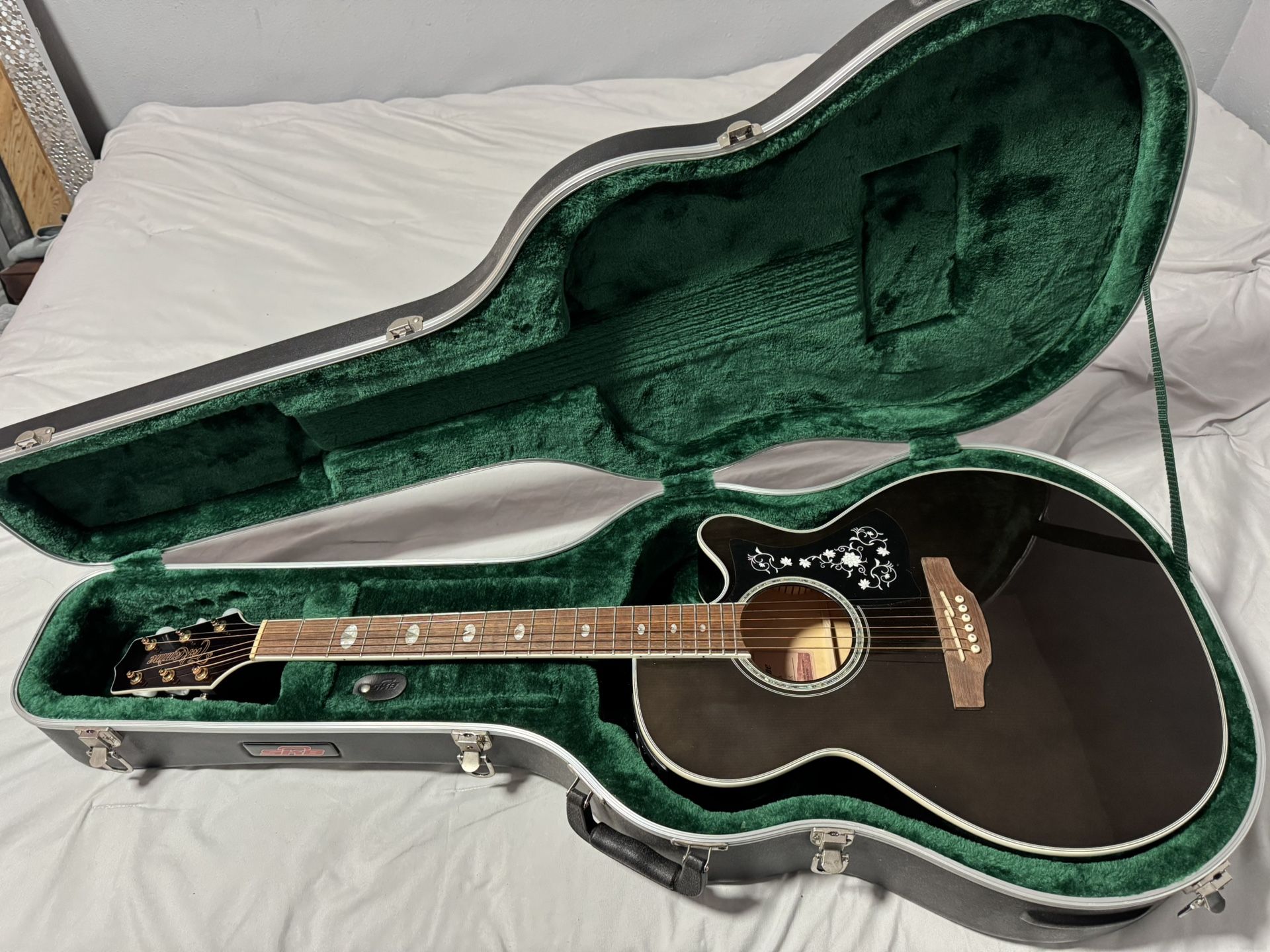 Takamine Guitar 