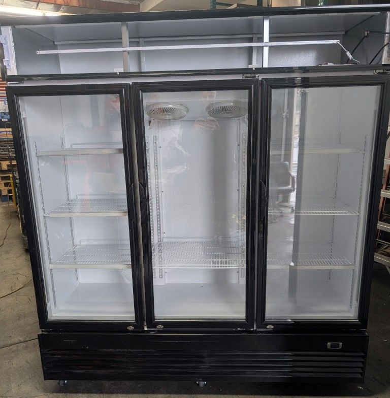 74-In Glass Door Refrigerator Merchandiser Model Clg1320 Bf