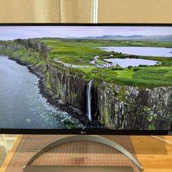 LG 27” UltraFine 4K UHD USB-C Monitor (27UP80B-W) – Great for MacBook / Laptop 