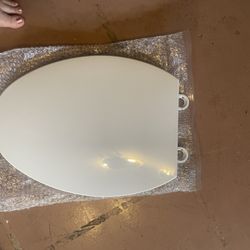 Project Source Plastic Oval Toilet Seat- BRAND NEW