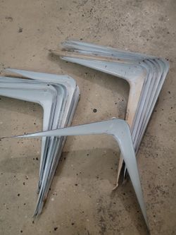 Shelf Bracket 12 Pcs Used