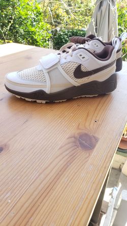 Travis Zoom Field Jaxx Size 8.5 