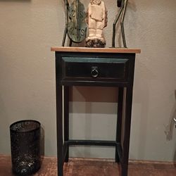 Accent Table w/drawer