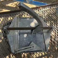 Tile cutter