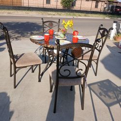 4 Chair Dinning Table