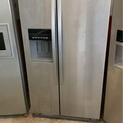 SStainless Side By Side Refrigerator  Whirlpool Excellent  . Warranty  . Delivery Available . 2203 Fowler St. 33901