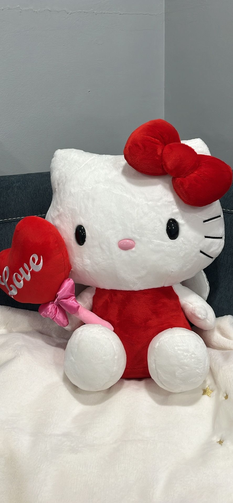Hello Kitty plushy