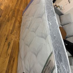 Selling brand new Twin size mattress