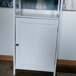Small Cabinet/ Storage 