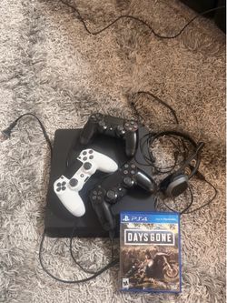 SONY PS4 Slim bundle w/ 3 controllers, Days Gone disk, usb charger and power cord