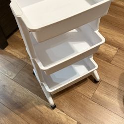 Rolling diaper caddy