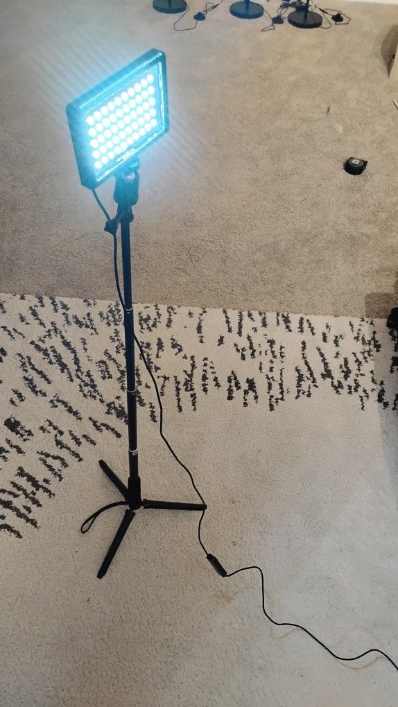 Neewer ZC-10S LED Photo/Video Light 10W USB 5V/2A Adjustable Portable, 29"H to 44"H