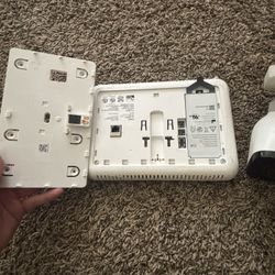 Vivint Home Security Panel And Outdoor Cameras 