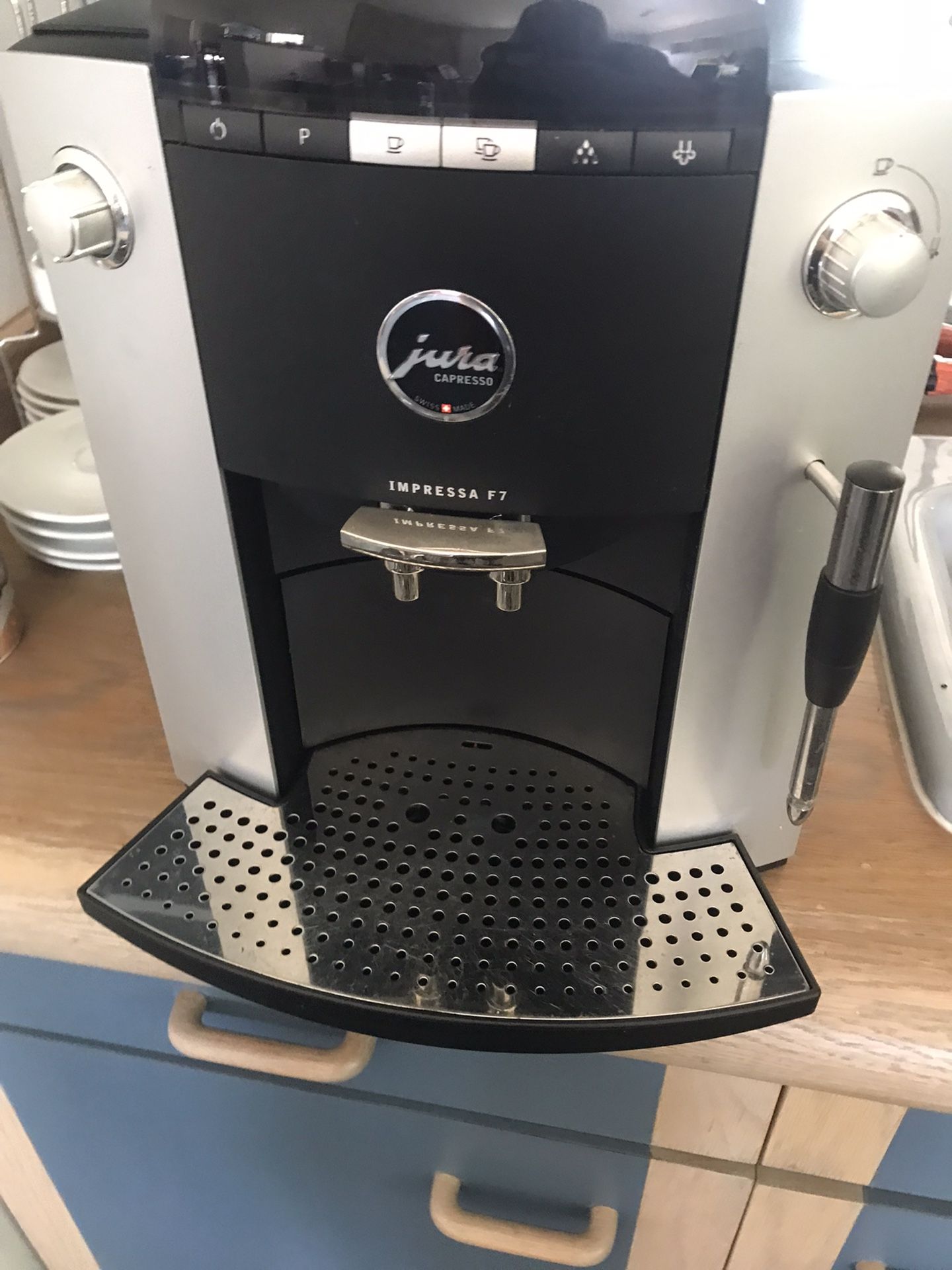 Jura Impressa F7 Espresso Coffee Machine Works Great