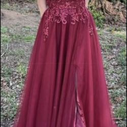✨ Gorgeous Burgundy Prom Dress – Flowy, Elegant, Worn Once ✨
