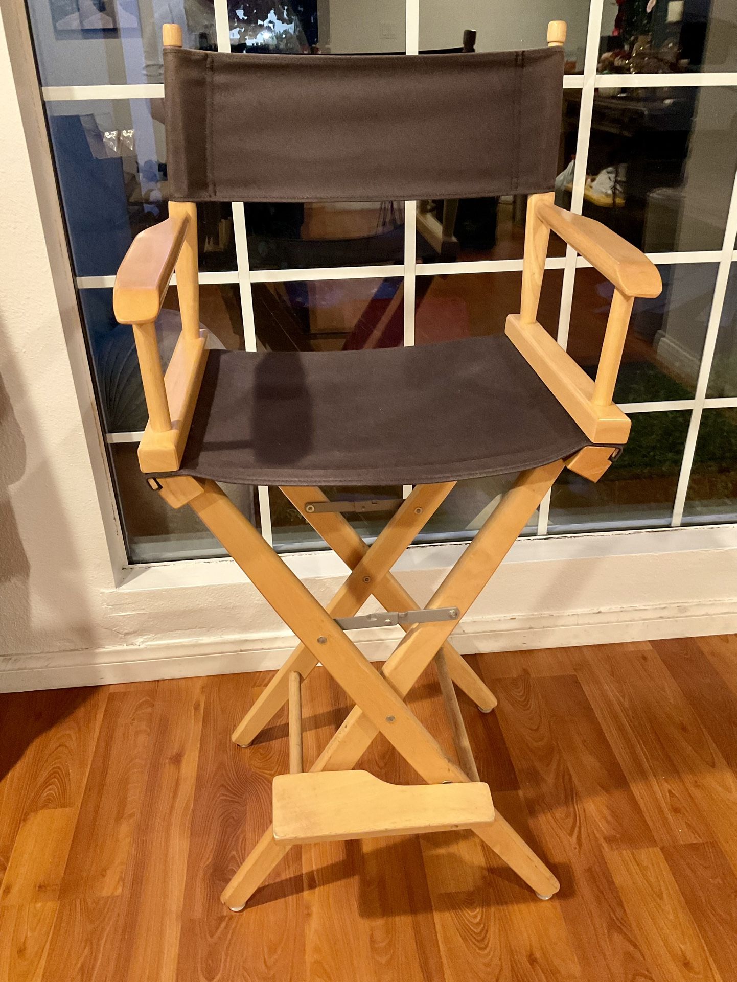 DIRECTORS CHAIR $10