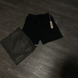 Essentials Shorts 