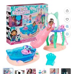 Gabby’s Dollhouse, Pool Playset with Figures and Accessories