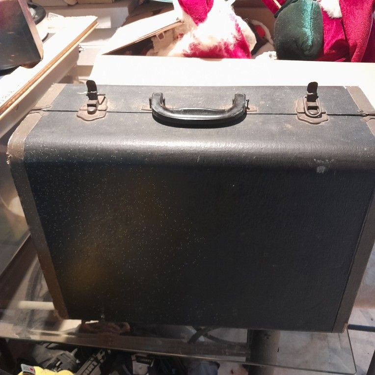 1930's. hoover Sewing Machine With It Suitcase As Pictured