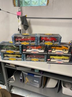 ERTL 1/18 Scale Die Cast Car Collection in box