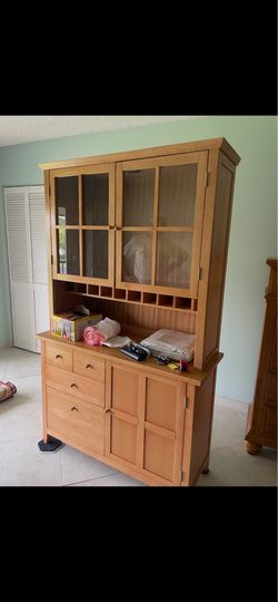 Beautiful Solid Wood Kitchen Hutch / China Cabinet – Excellent Condition – $395 OBO