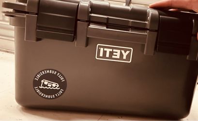 YETI Hard-Sided Cooler Charcoal