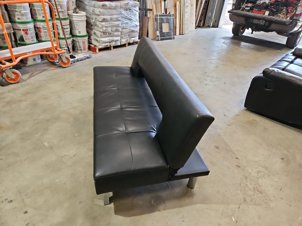 Foldable Leader Couch