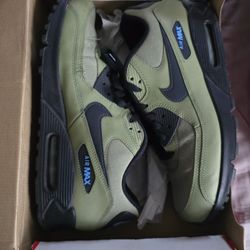 Nike Air Max 90 Essentials Size 11.5