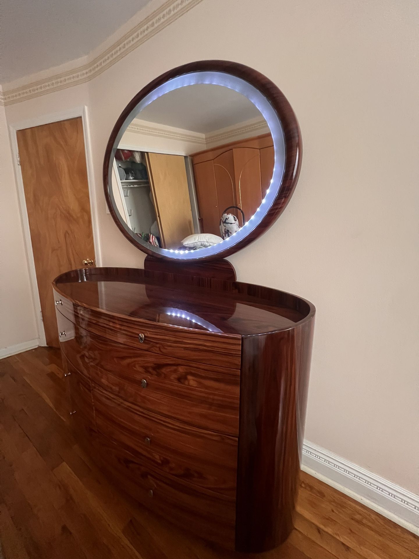 Almost Brand New Dresser With LightUp Mirror