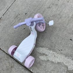 Minnie Mouse 10" Fly Wheel Kids' Tricycle with Electronic Sound - Pink/Purple