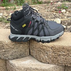 Reebok Women’s Hiker Work Shoe Size 7 Non Slip Electrical Hazard Alloy Toe