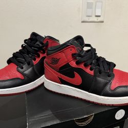 Jordan 1 Mids Size 5 