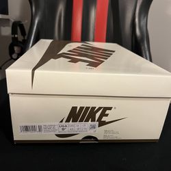 Travis Scott Reverse Mocha Size 9.5 Men’s 