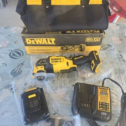 🔥$140 NO NEGOTIABLE🔥 DEWALT 20V MAX XR Brushless 3-Speed Oscillating Multi Tool W/ Battery, Charger & bag.