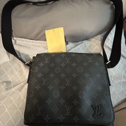 Louis Vuitton Messenger Bag