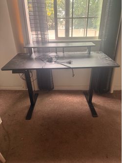 Desk with automatic riser!