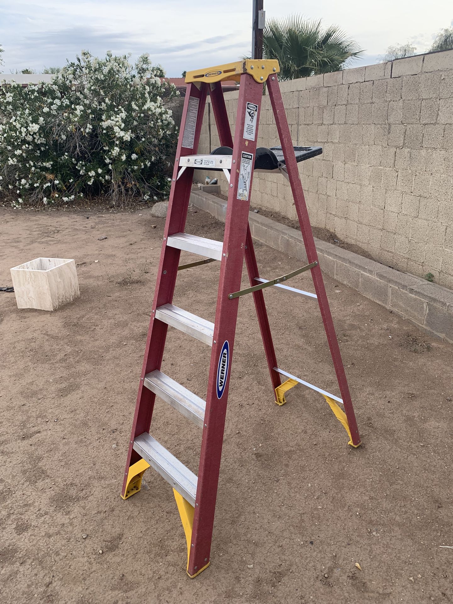 6’ Fiberglass Steps Ladder
