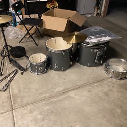 Pearl Roadshow Partial Drum Set