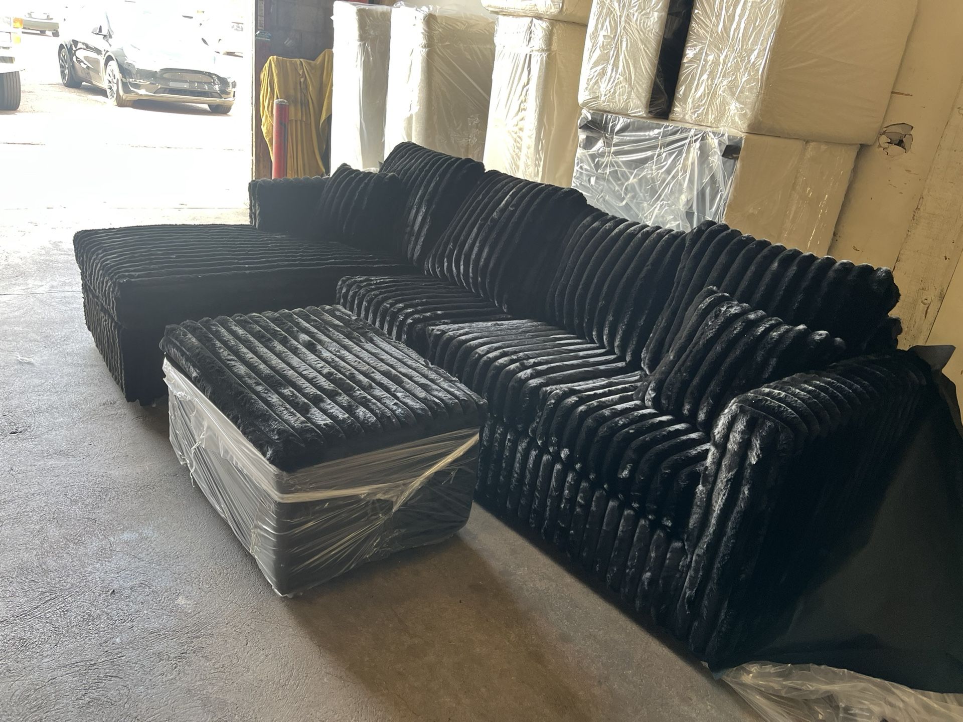 💥 Black Corduroy Sectional With Free Ottoman 